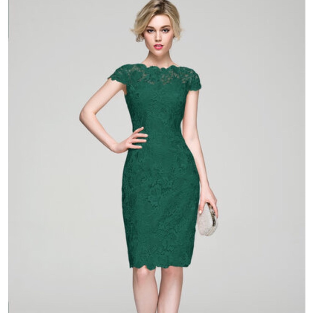 Sheath Scoop Neck Knee-Length Lace Cocktail Dress
